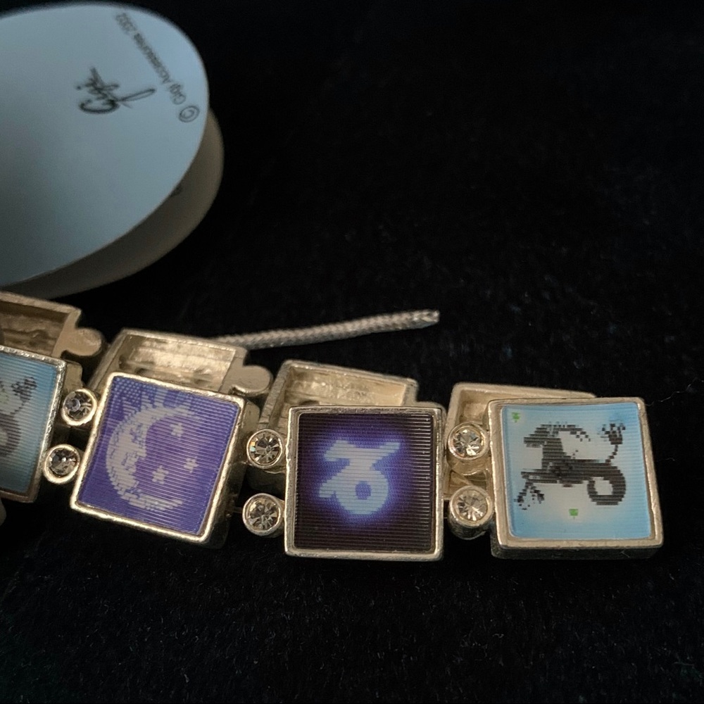 Vintage Holographic Capricorn Zodiac bracelet NWT - Picture 11 of 13